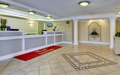 Photo 5 - Econo Lodge Kalamazoo near Wings Stadium