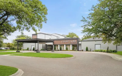 Photo 2 - Courtyard by Marriott Detroit Metropolitan Airport Romulus