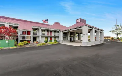 Photo 2 - Red Roof Inn Kingsport