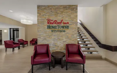 Photo 5 - HomeTowne Studios by Red Roof Painted Post
