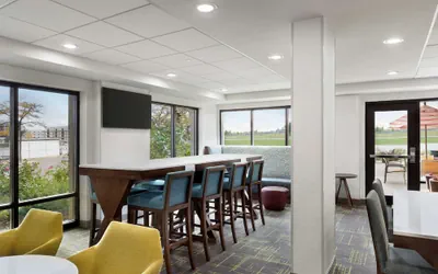 Photo 4 - Hampton Inn Milwaukee/Brookfield