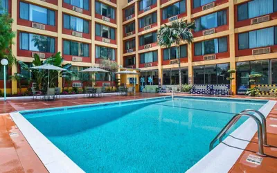 Photo 2 - Quality Inn & Suites Montebello - Los Angeles