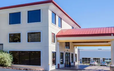 Photo 2 - Days Inn by Wyndham Dalton