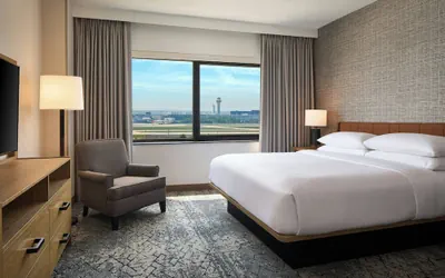 Photo 2 - Sheraton Suites Chicago O'Hare