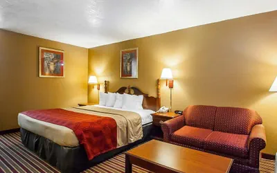 Photo 2 - Econo Lodge Dyersburg I-155