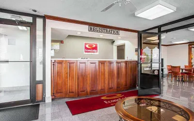 Photo 4 - Econo Lodge Dyersburg I-155