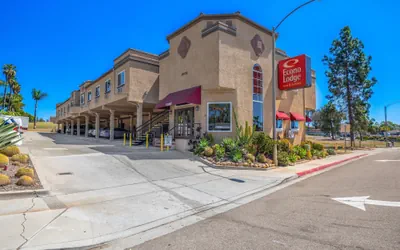 Photo 2 - Econo Lodge Inn & Suites Fallbrook Downtown