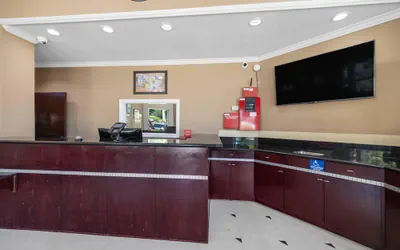 Photo 3 - Econo Lodge Inn & Suites Fallbrook Downtown