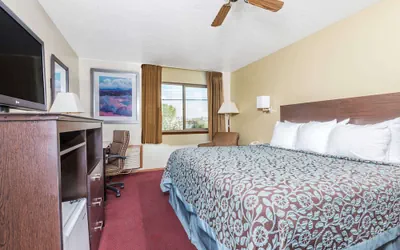 Photo 5 - Days Inn by Wyndham Pueblo