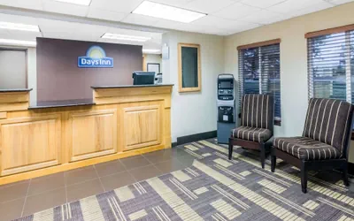 Photo 3 - Days Inn by Wyndham Bismarck
