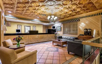 Photo 3 - Days Inn by Wyndham Pensacola - Historic Downtown