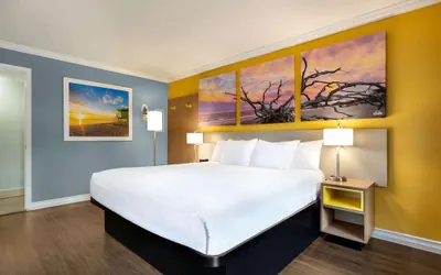 Photo 5 - Days Inn by Wyndham Pensacola - Historic Downtown