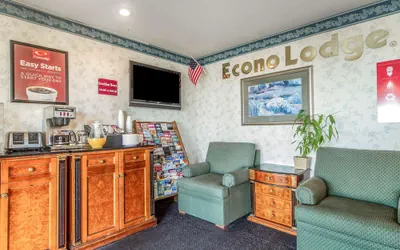 Photo 4 - Econo Lodge Castro Valley I-580