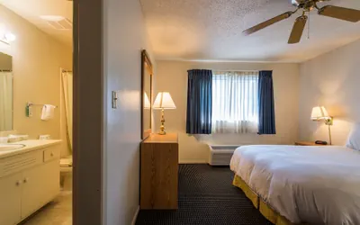 Photo 4 - Coral Reef Inn & Suites