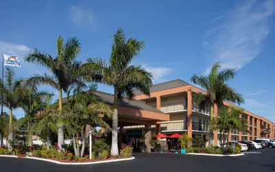 Photo 2 - Days Inn by Wyndham Sarasota Bay