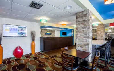Photo 3 - Days Inn by Wyndham Sarasota Bay