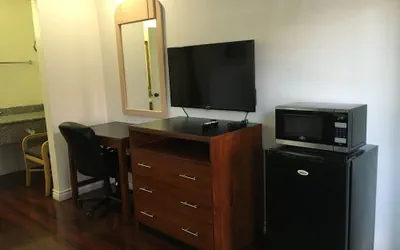 Photo 4 - Riverside Inn & Suites