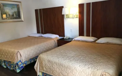 Photo 5 - Riverside Inn & Suites
