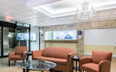Photo 4 - Days Inn by Wyndham St. Petersburg / Tampa Bay Area