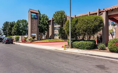 Photo 2 - Holiday Inn Express & Suites Camarillo by IHG