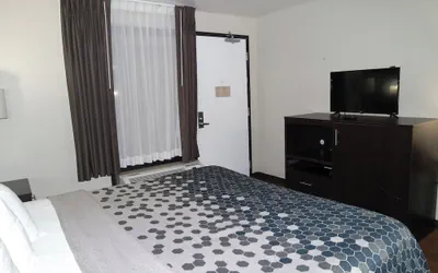 Photo 2 - Travelodge by Wyndham North Charleston