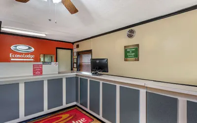 Photo 3 - Econo Lodge Erlanger - Cincinnati Airport