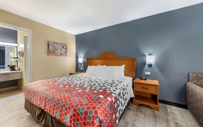 Photo 2 - Econo Lodge Erlanger - Cincinnati Airport