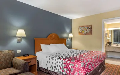 Photo 5 - Econo Lodge Erlanger - Cincinnati Airport