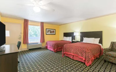 Photo 3 - Days Inn by Wyndham Savannah Airport