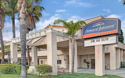 Photo 2 - Howard Johnson by Wyndham Torrance