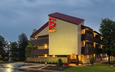 Red Roof Inn PLUS+ Chicago - Willowbrook