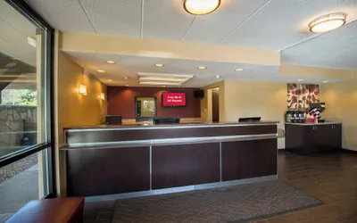 Photo 4 - Red Roof Inn PLUS+ Chicago - Willowbrook