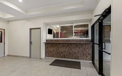 Photo 4 - Red Lion Inn & Suites Caseyville