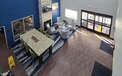 Photo 4 - Comfort Suites Terre Haute University Area
