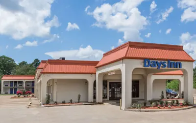 Photo 2 - Days Inn by Wyndham Pearl/Jackson Airport