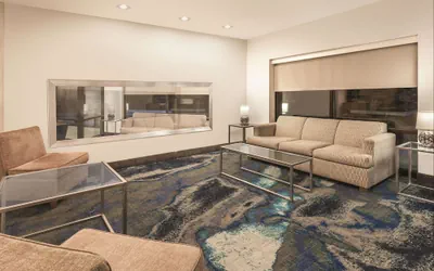 Photo 4 - La Quinta Inn & Suites by Wyndham Philadelphia Airport