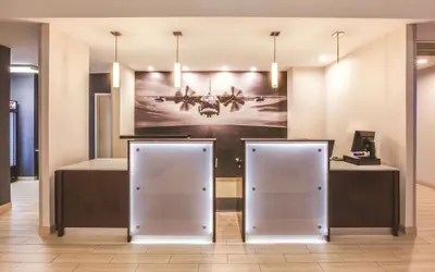 Photo 3 - La Quinta Inn & Suites by Wyndham Philadelphia Airport