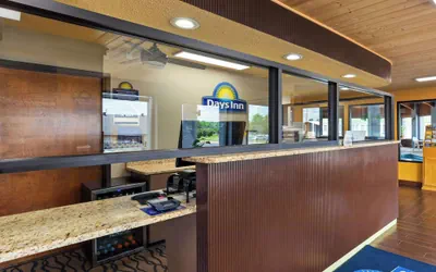 Photo 3 - Days Inn by Wyndham Glasgow