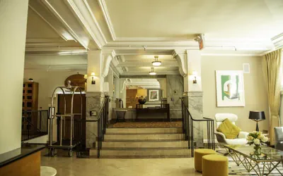 Photo 2 - Executive Hotel Vintage Court