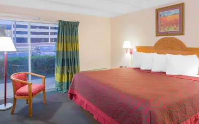Photo 2 - Days Inn by Wyndham Tallahassee University Center