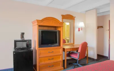 Photo 5 - Days Inn by Wyndham Tallahassee University Center