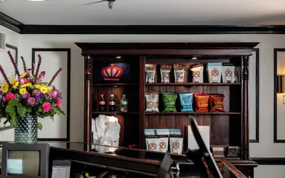 Photo 4 - The Dunhill Hotel