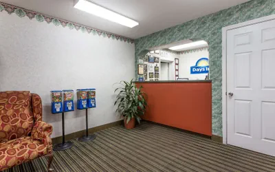 Photo 5 - Days Inn by Wyndham Dickson