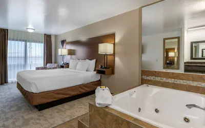 Photo 2 - Best Western Plus Lake Front Hotel