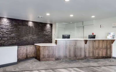 Photo 3 - Days Inn & Suites by Wyndham Spokane