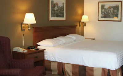 Photo 4 - Weatherford Heritage Inn