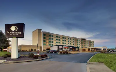 Photo 2 - DoubleTree by Hilton Mt. Vernon