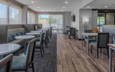 Photo 2 - Hampton Inn Detroit/Northville