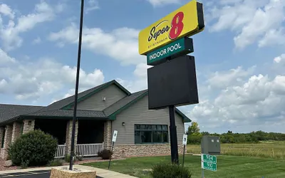 Photo 2 - Super 8 by Wyndham Sturtevant/Racine