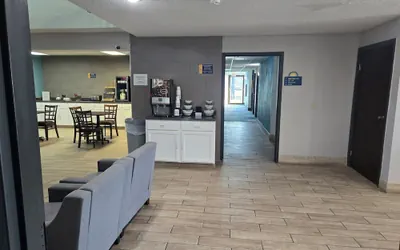 Photo 4 - Days Inn by Wyndham Portage/Cascade Mountain area